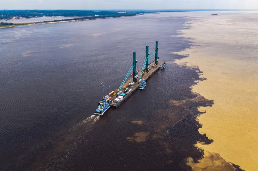 Floating pier (Superterminais)